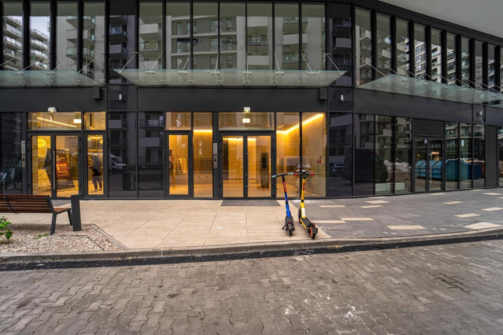 Business District Luxury Apartment *
